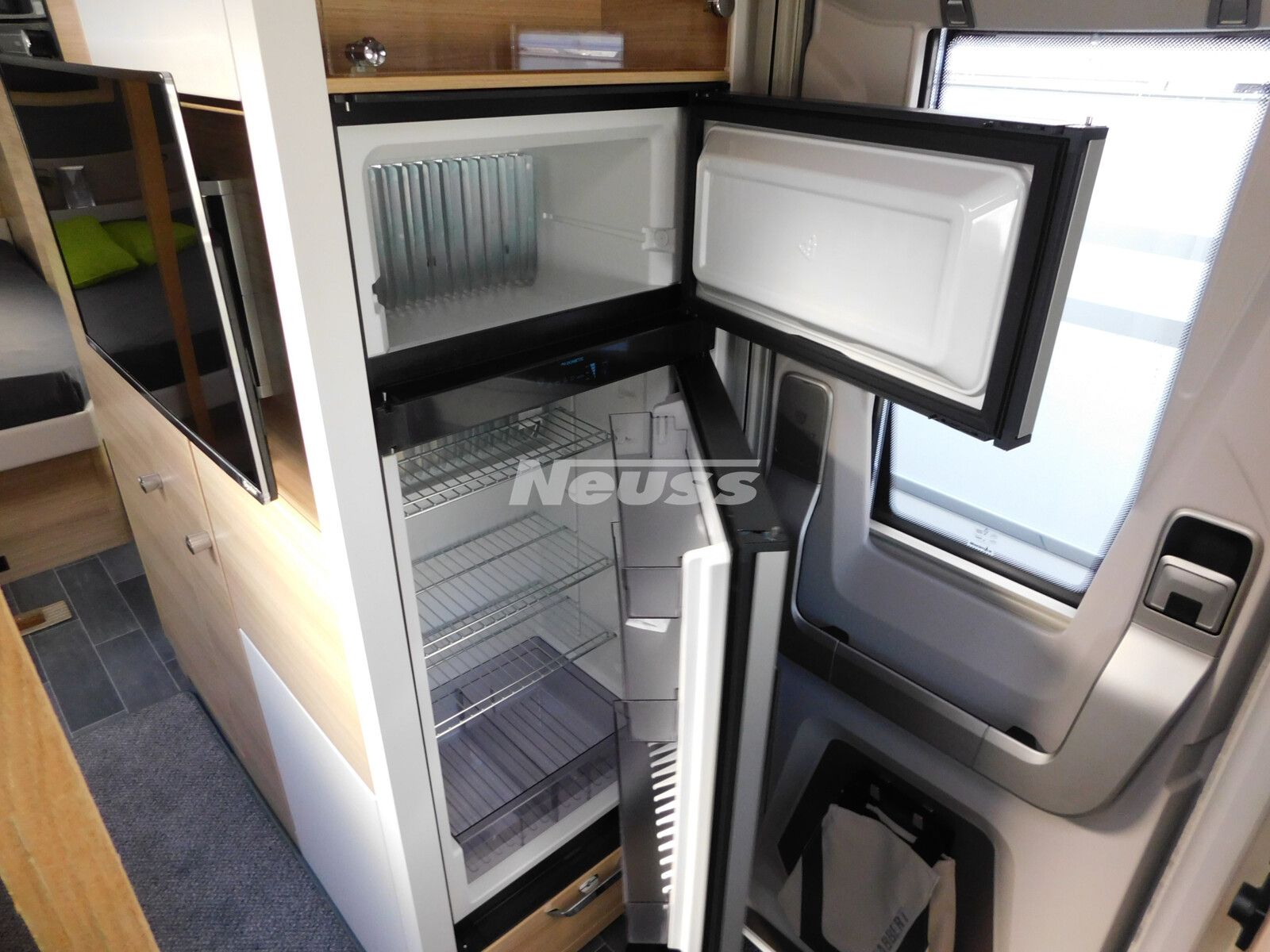 Fahrzeugabbildung Tabbert Vivaldi 550 DF 2.5 2000Kg,32 Zoll TV,elektr. Fuß