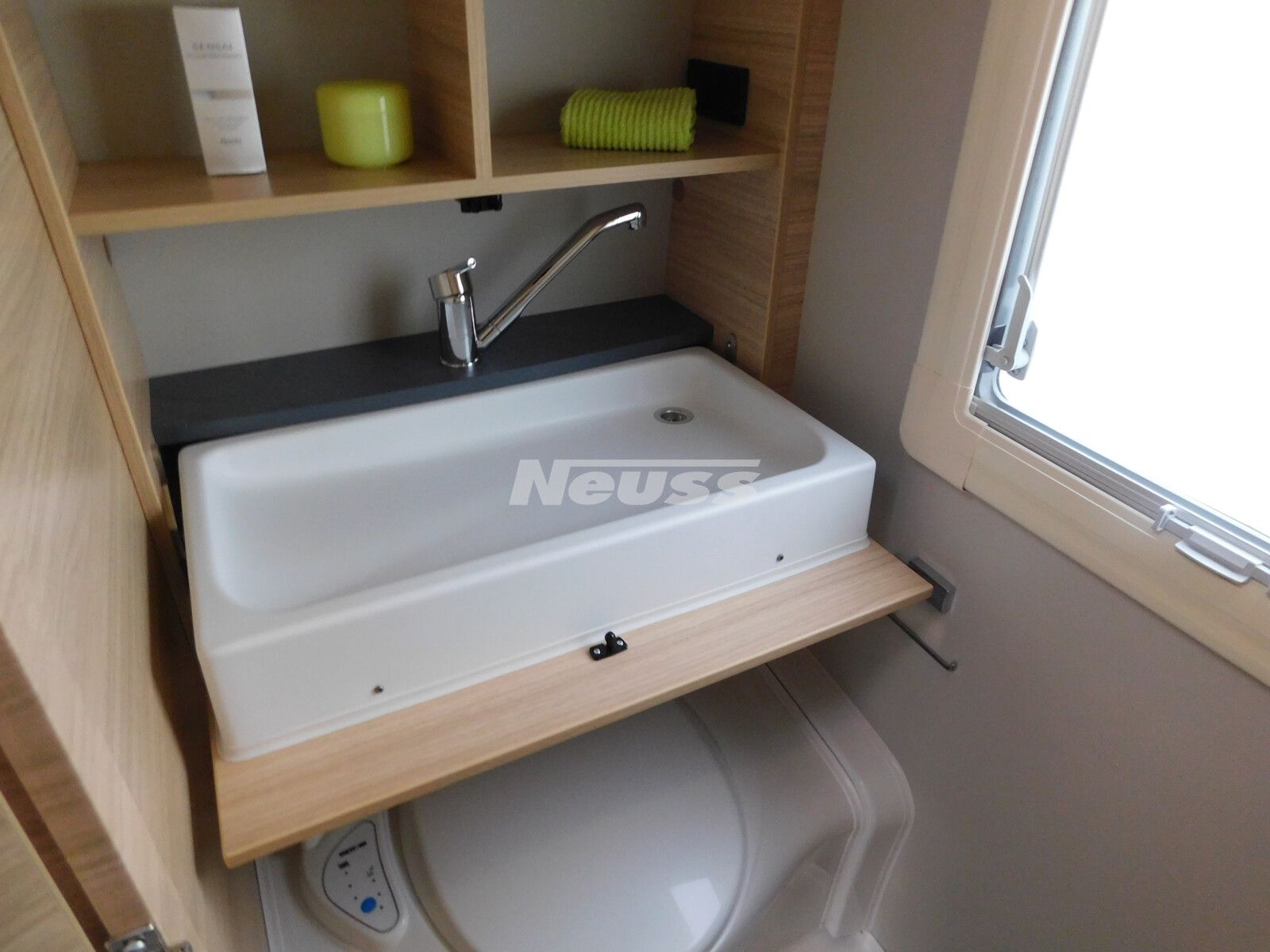 Fahrzeugabbildung Tabbert Vivaldi 550 DF 2.5 2000Kg,32 Zoll TV,elektr. Fuß