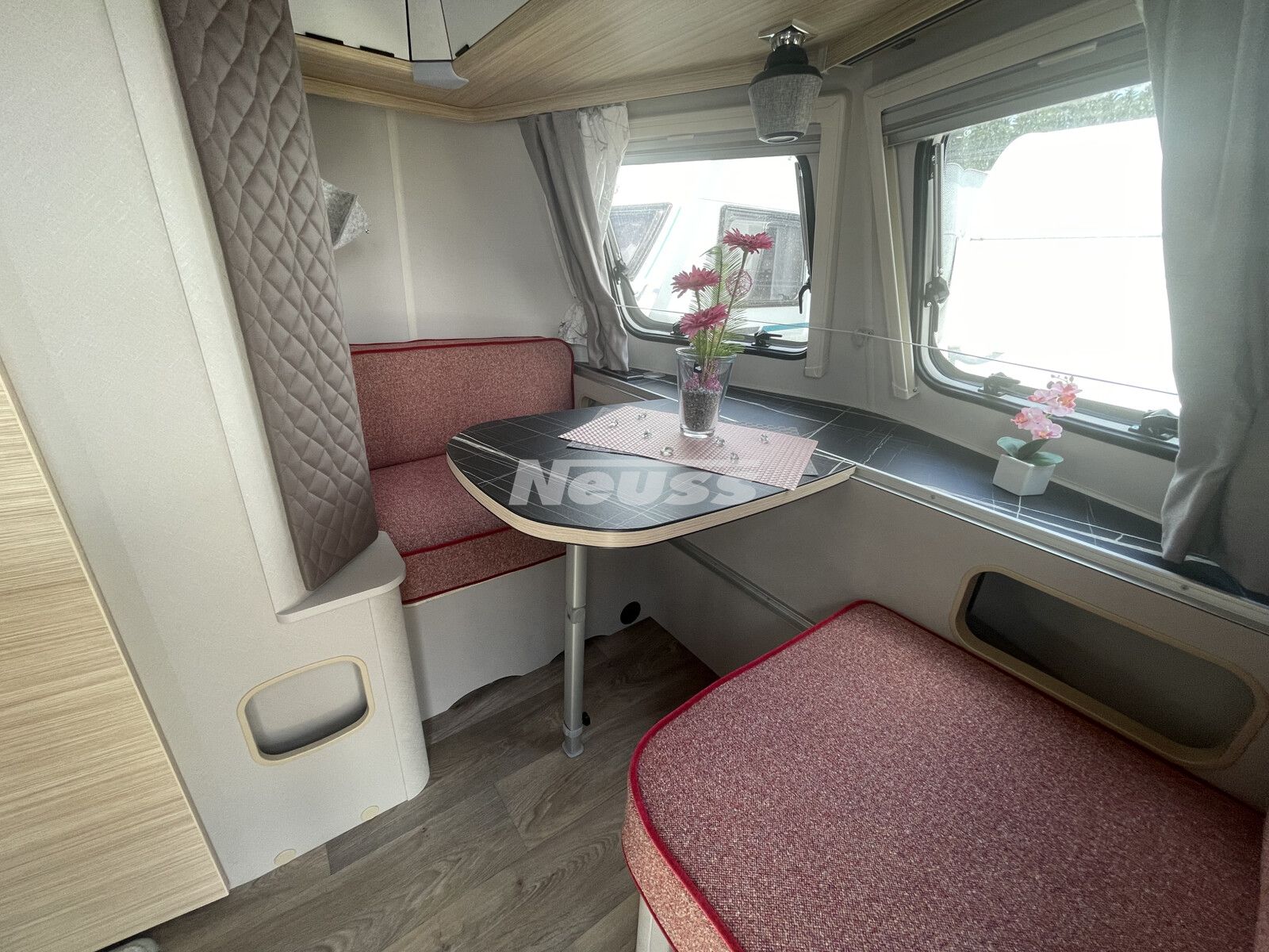 Fahrzeugabbildung HYMER / ERIBA / HYMERCAR Eriba Touring 430 1300Kg,TangoRedEd.Paket,Markie