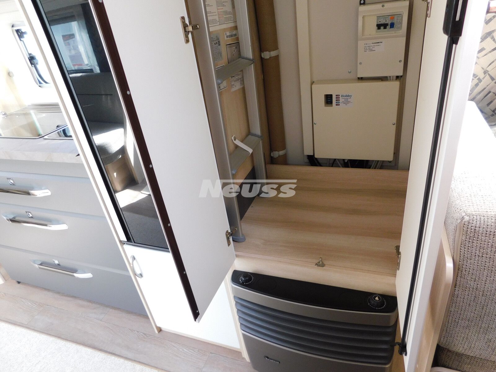 Fahrzeugabbildung Hobby De Luxe 515 UHK 2000Kg,Alu,Mikrowelle,Teppich...