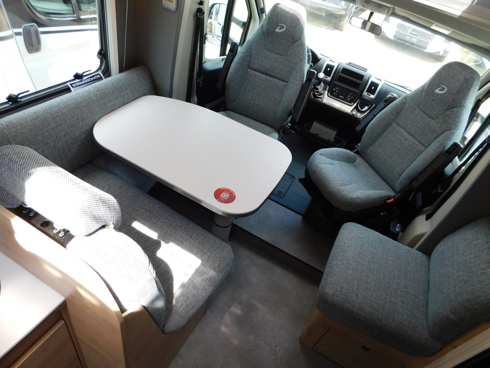 Fahrzeugabbildung Dethleffs Just Camp T 7052 EB Winterpaket, Hubbett, isofix