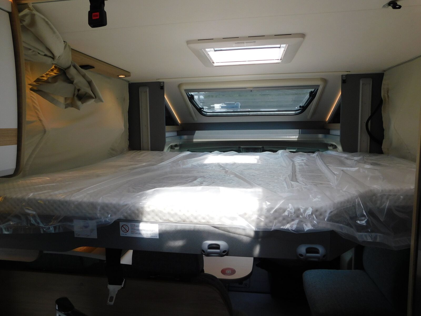 Fahrzeugabbildung Dethleffs Just Camp T 7052 EB Winterpaket, Hubbett, isofix
