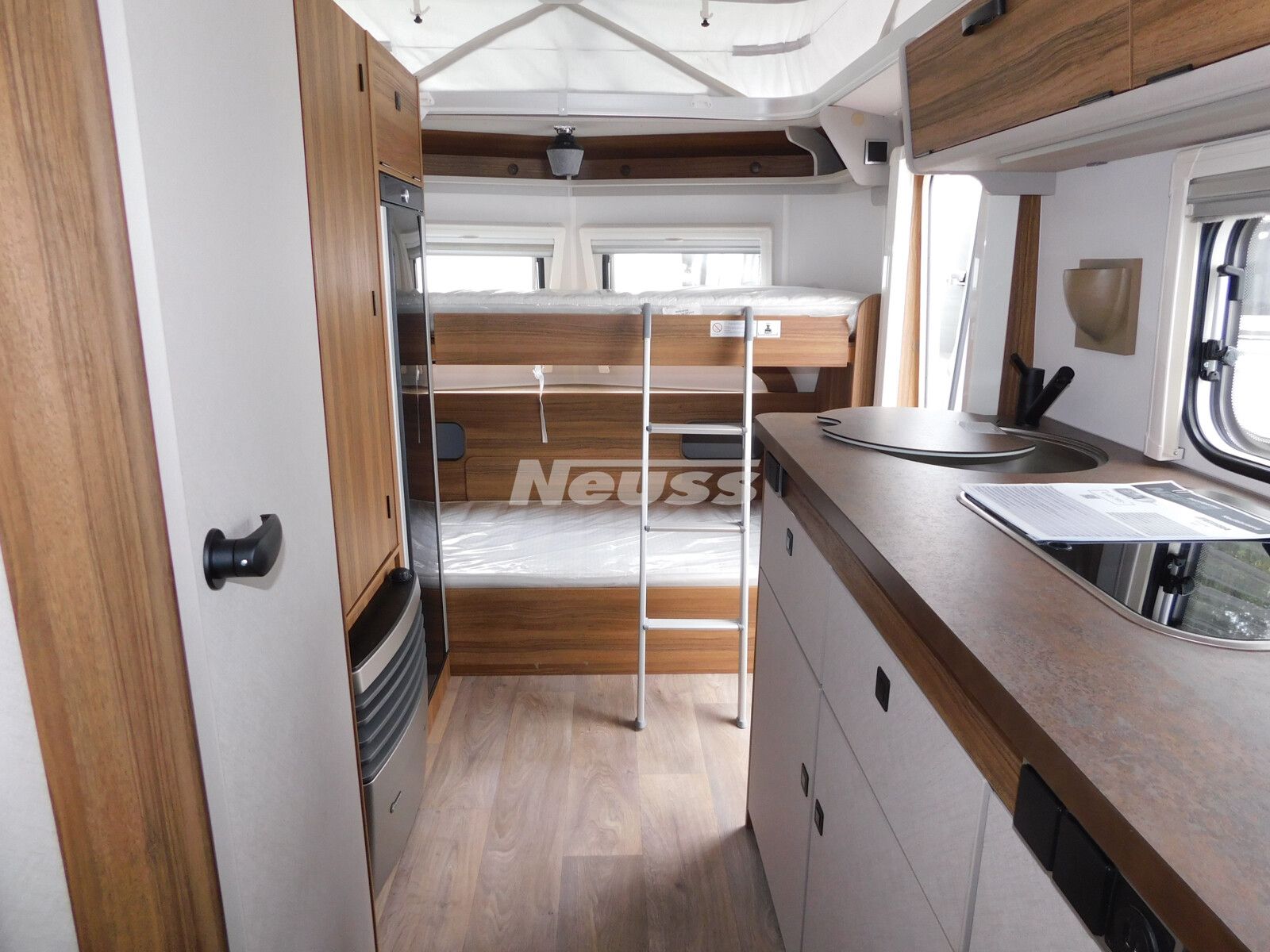 Fahrzeugabbildung HYMER / ERIBA / HYMERCAR Eriba Touring 560 Mover,1400Kg,Markise,95AH-Aut.