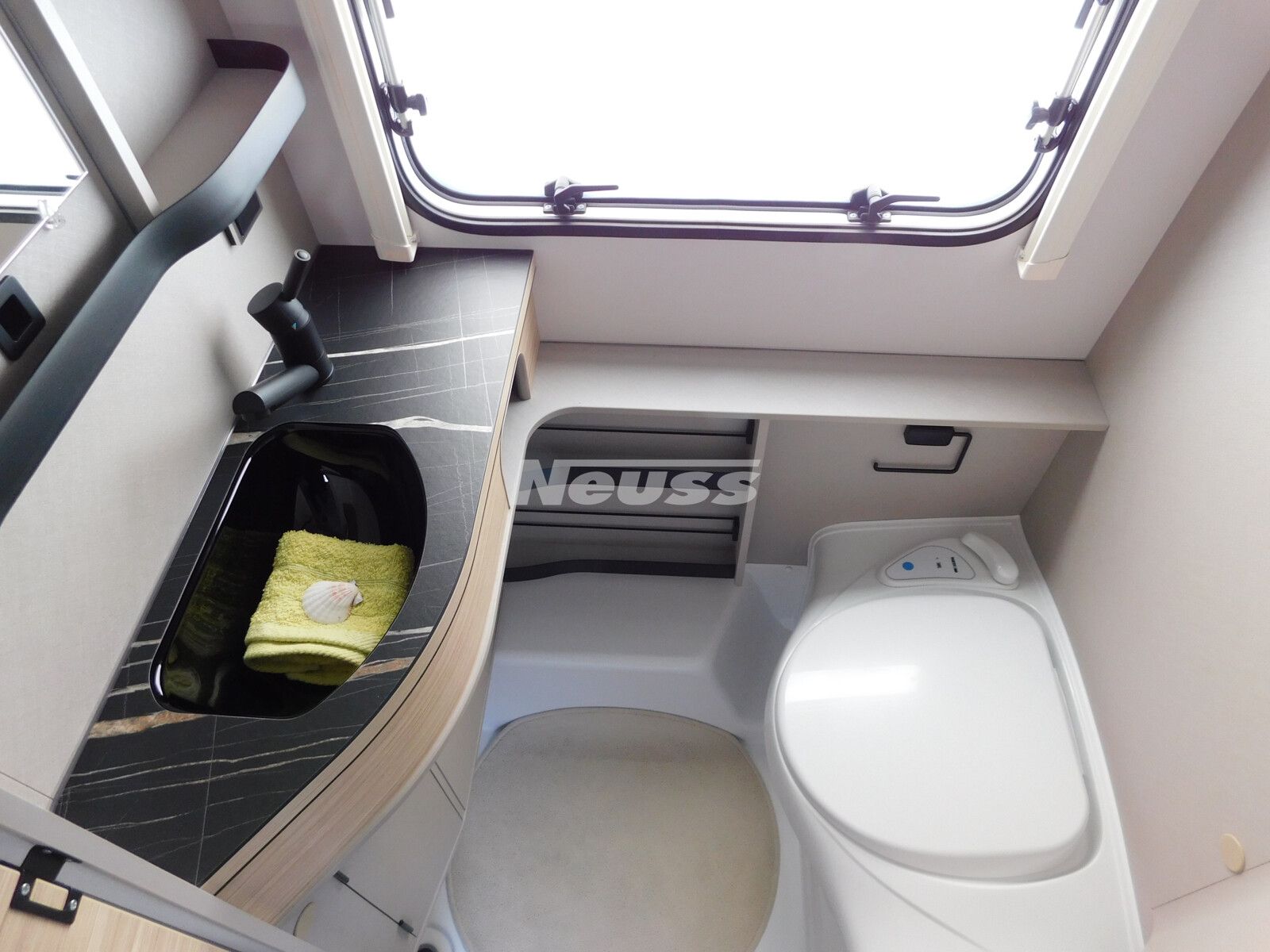 Fahrzeugabbildung HYMER / ERIBA / HYMERCAR Eriba Touring 530 1500Kg,Markise,Chrom,12V Geblä