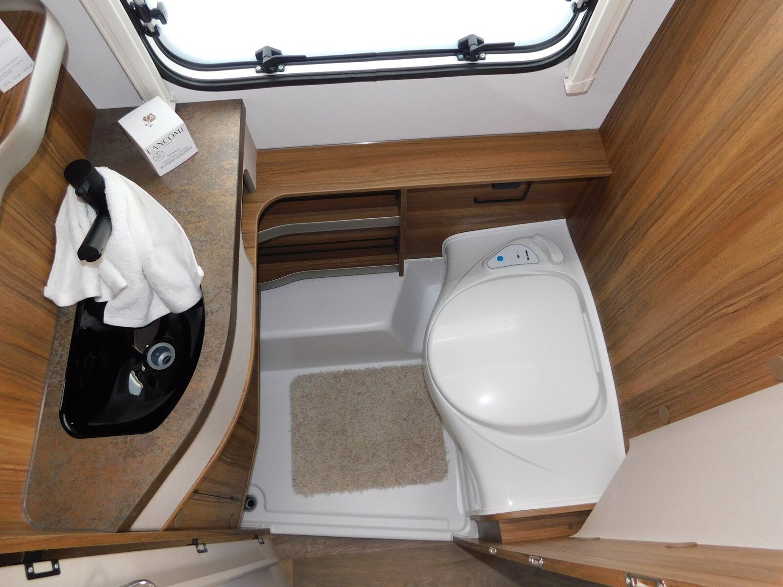 Fahrzeugabbildung HYMER / ERIBA / HYMERCAR Eriba Touring 542 Markise, Heckklappe, 1500Kg