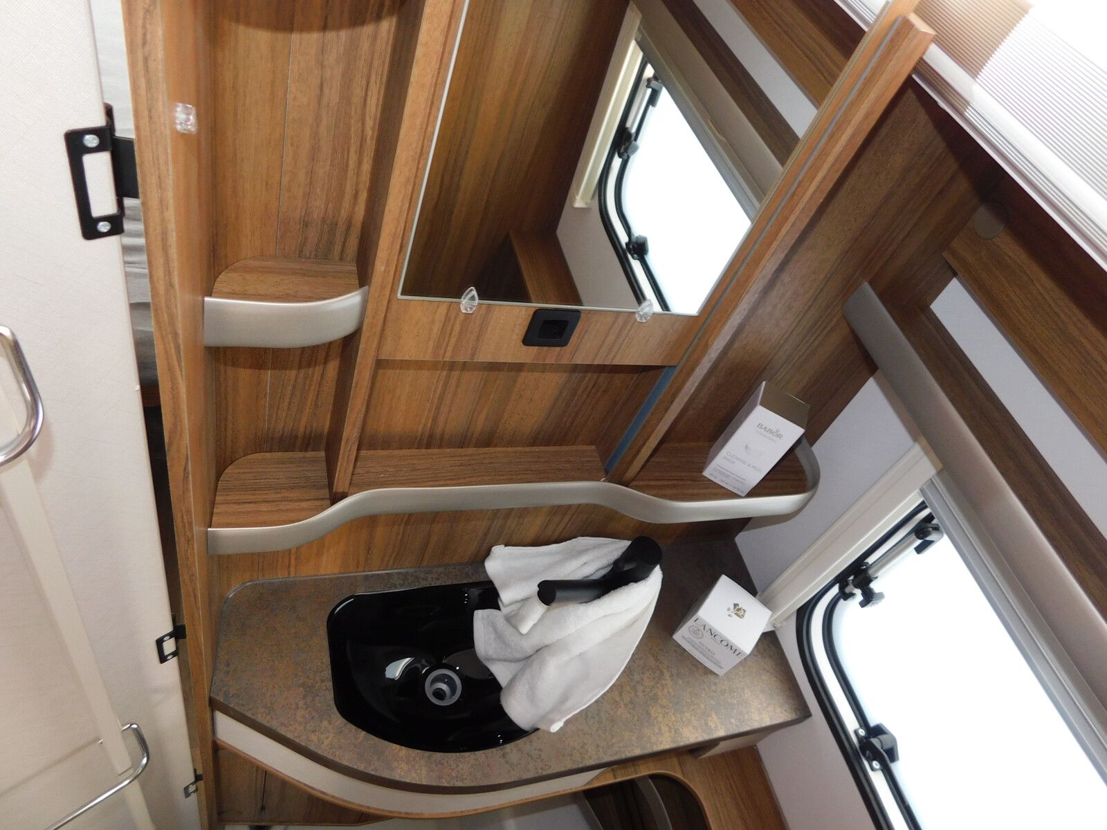 Fahrzeugabbildung HYMER / ERIBA / HYMERCAR Eriba Touring 542 Markise, Heckklappe, 1500Kg