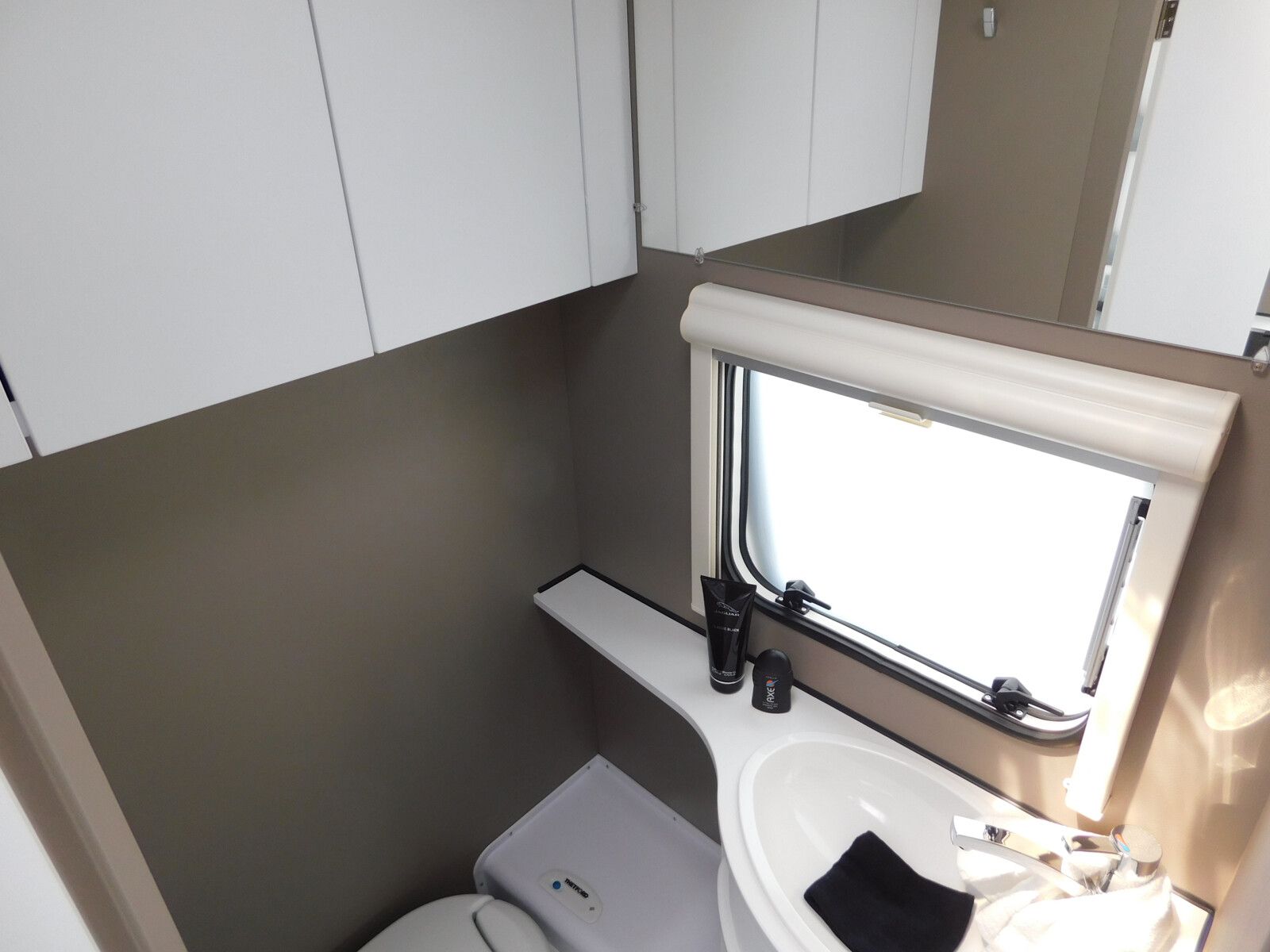 Fahrzeugabbildung Dethleffs c-go 415 QL Bugfenster, 650 Kg Zuladung !