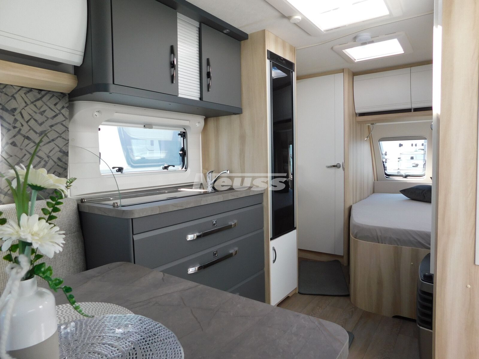 Fahrzeugabbildung Hobby De Luxe 460 UFe IC-Line, Mover, Autark, Radträg.