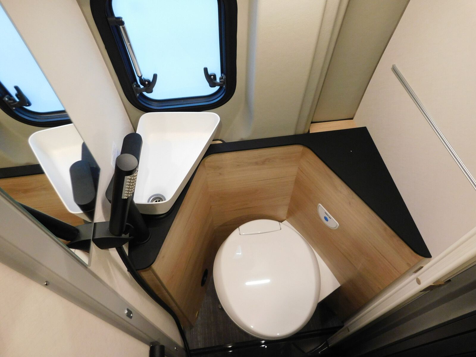 Fahrzeugabbildung Dethleffs Globetrail 600 ER Fiat Verfügbar ab November 202