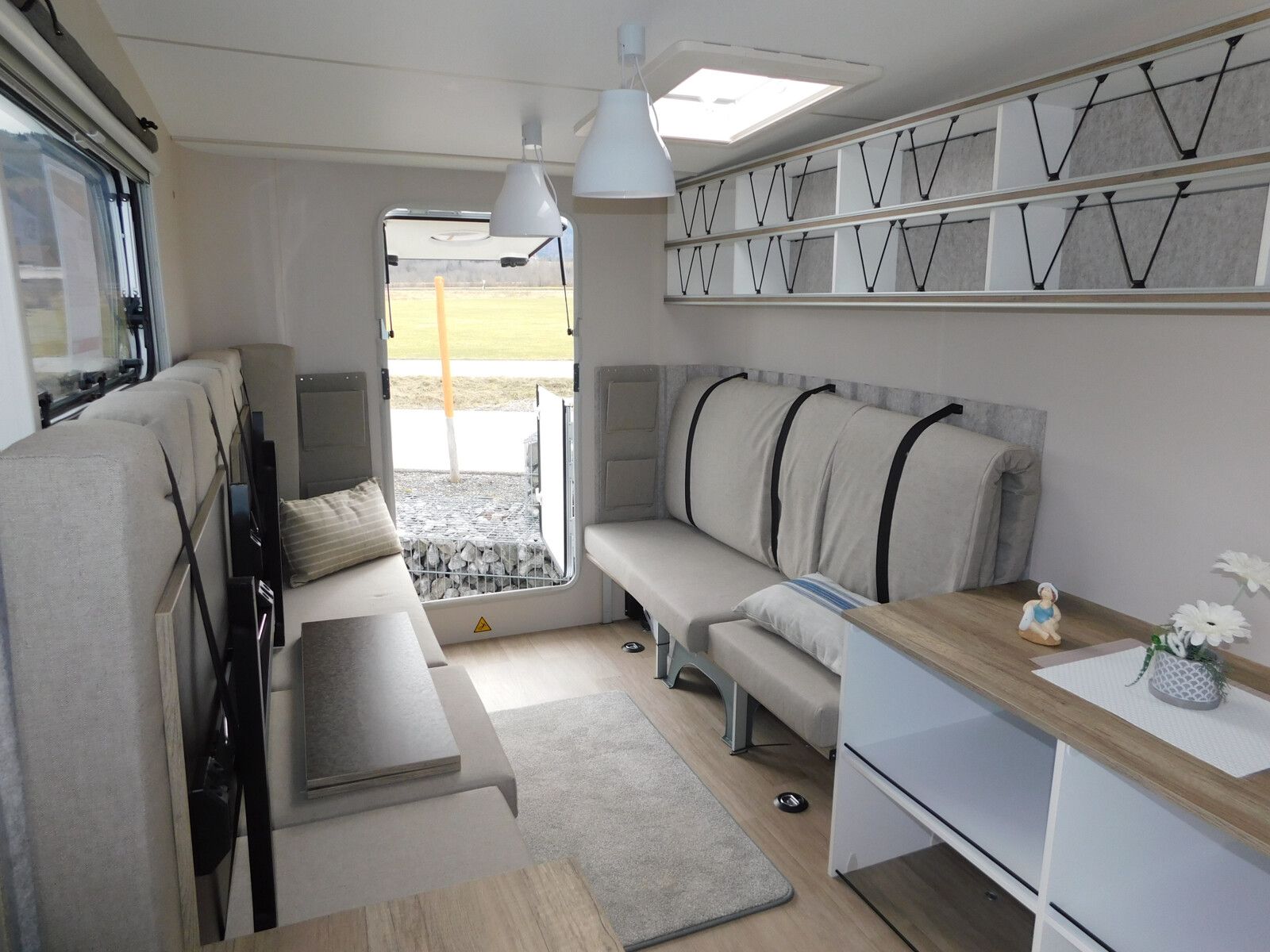 Fahrzeugabbildung Hobby Beachy 420 Neuss-Edition