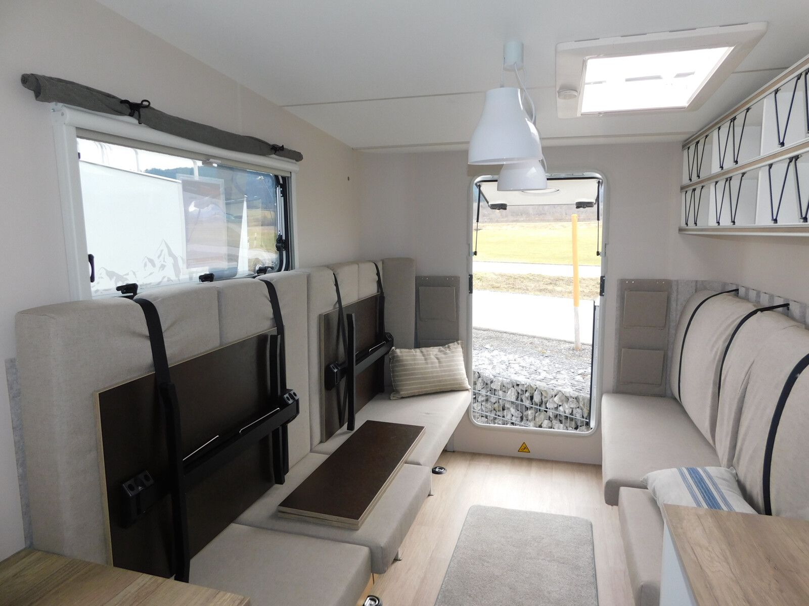 Fahrzeugabbildung Hobby Beachy 420 Neuss-Edition
