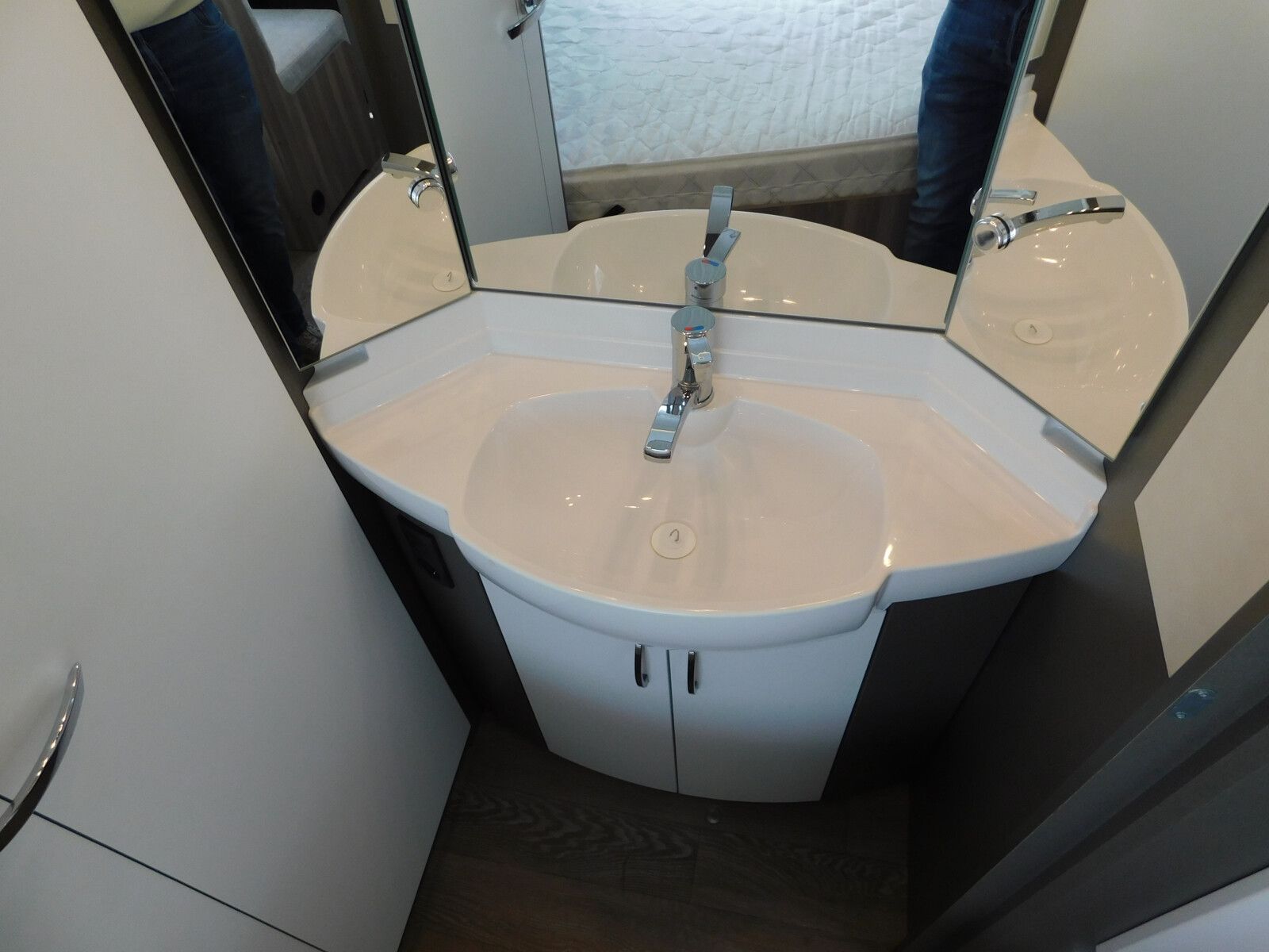 Fahrzeugabbildung Hobby Excellent Edition 560 KMFe Klima, Mover, Autark