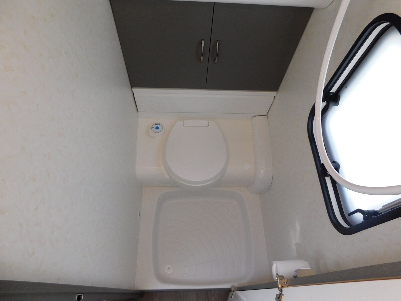 Fahrzeugabbildung Hobby Excellent Edition 560 KMFe Klima, Mover, Autark