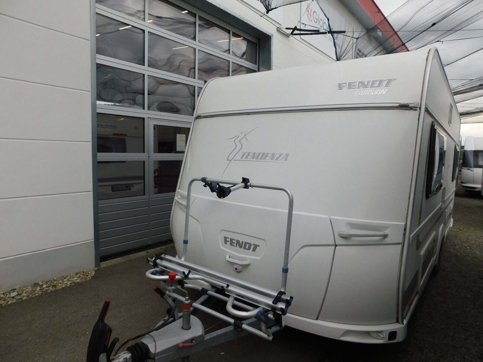 Fahrzeugabbildung Fendt Tendenza 495 SF Mover, Fahrradträger, Vorzelt
