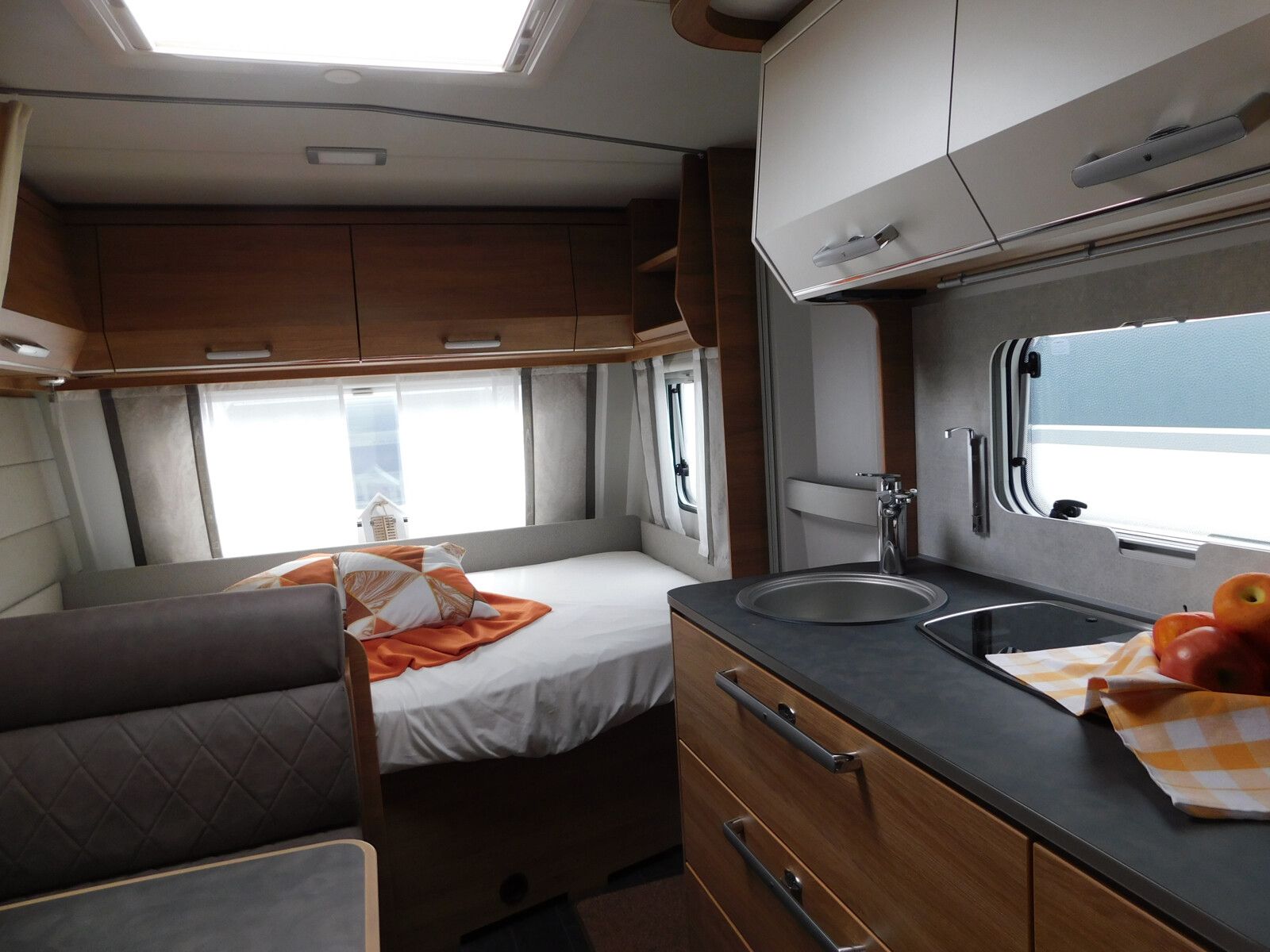 Fahrzeugabbildung Tabbert Da Vinci 500 KD Außenklappe Stockbett + 2T Achse