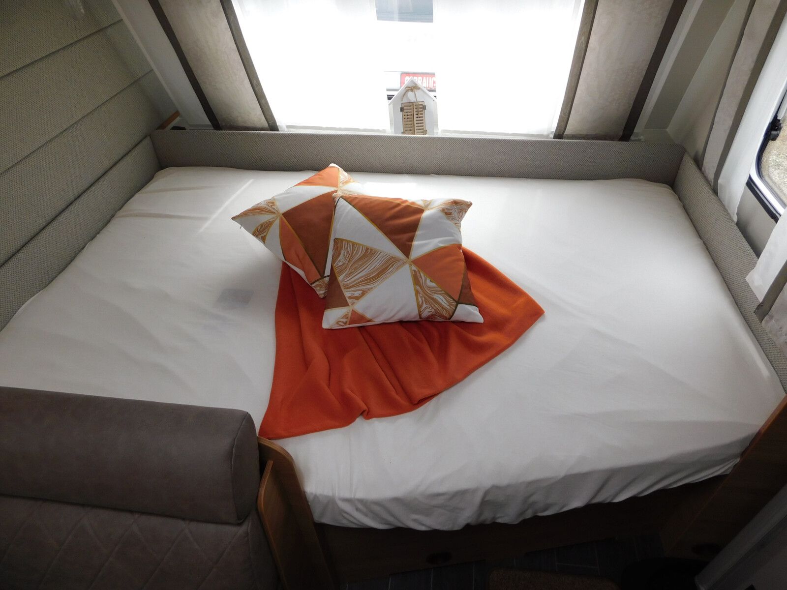 Fahrzeugabbildung Tabbert Da Vinci 500 KD Außenklappe Stockbett + 2T Achse