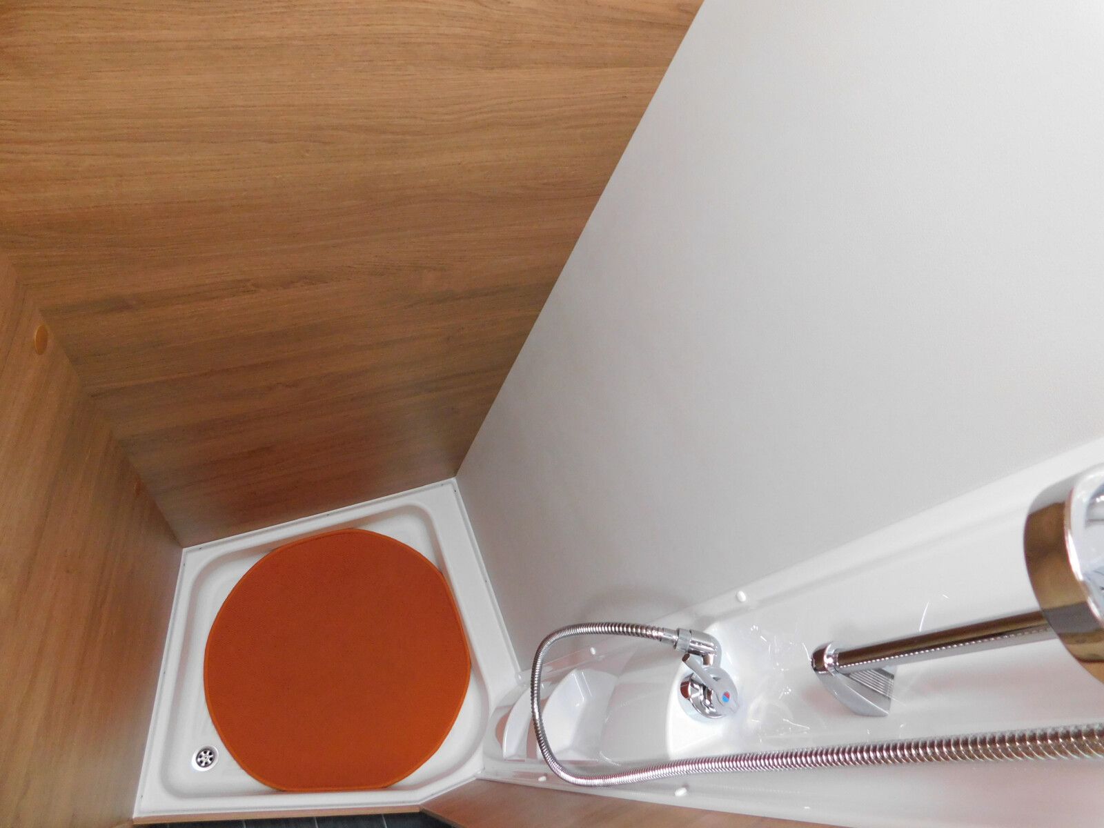 Fahrzeugabbildung Tabbert Da Vinci 500 KD Außenklappe Stockbett + 2T Achse