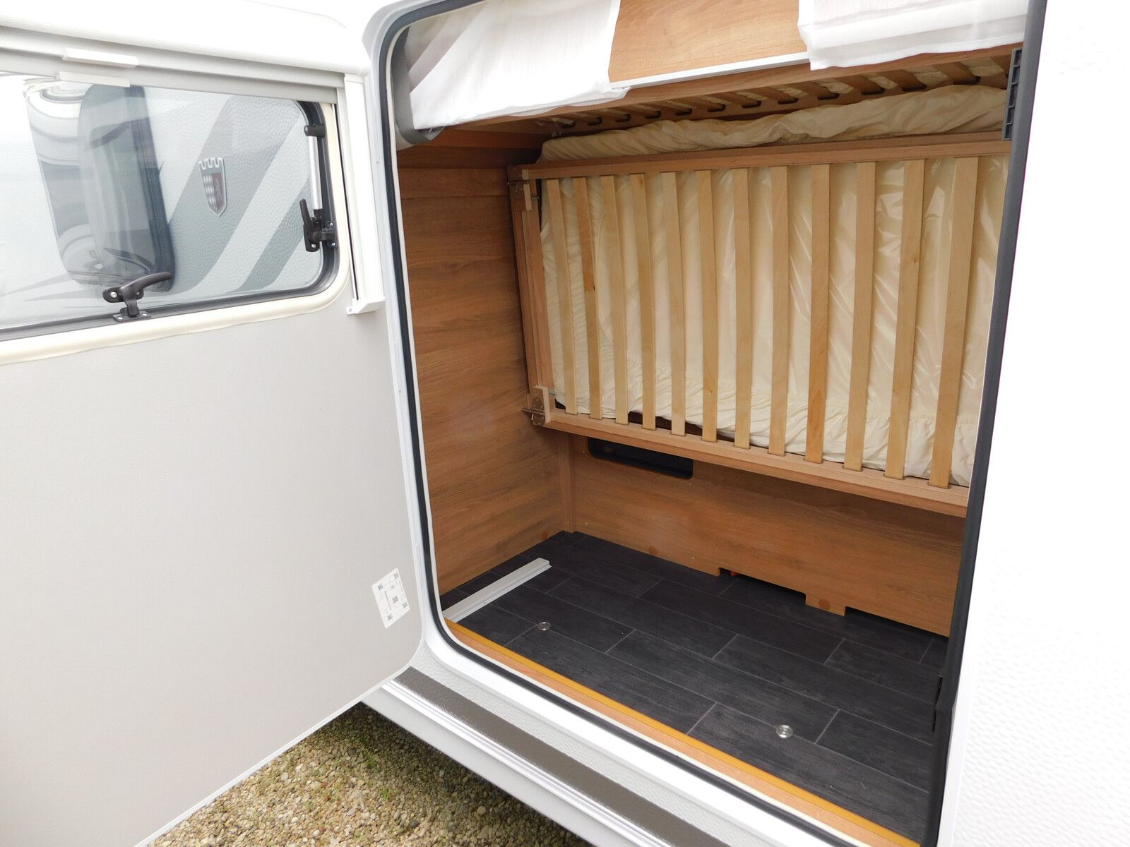 Fahrzeugabbildung Tabbert Da Vinci 500 KD Außenklappe Stockbett + 2T Achse