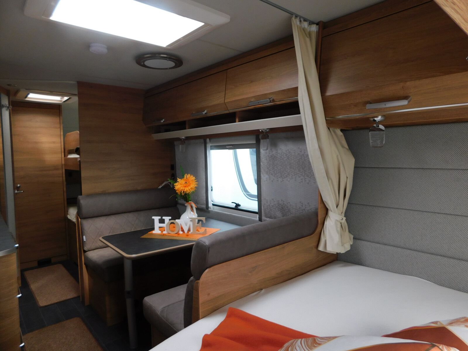 Fahrzeugabbildung Tabbert Da Vinci 500 KD Außenklappe Stockbett + 2T Achse