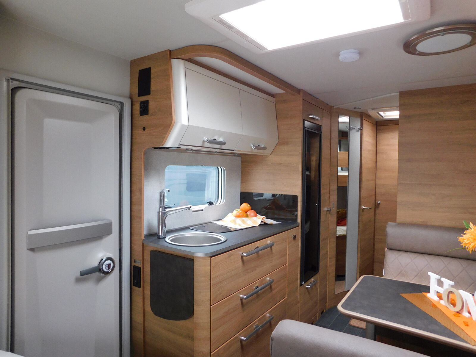 Fahrzeugabbildung Tabbert Da Vinci 500 KD Außenklappe Stockbett + 2T Achse