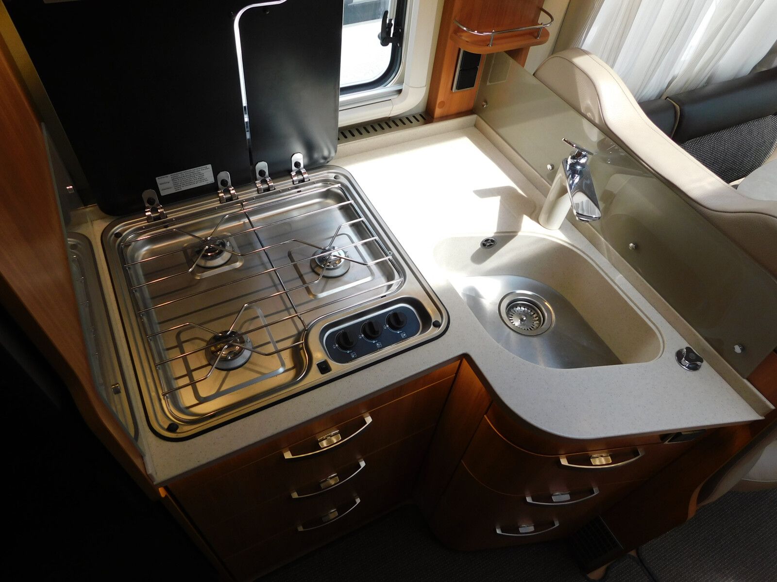 Fahrzeugabbildung HYMER / ERIBA / HYMERCAR Tramp SL 588 Hydraulikstützen,SAT+TV,Doppelboden