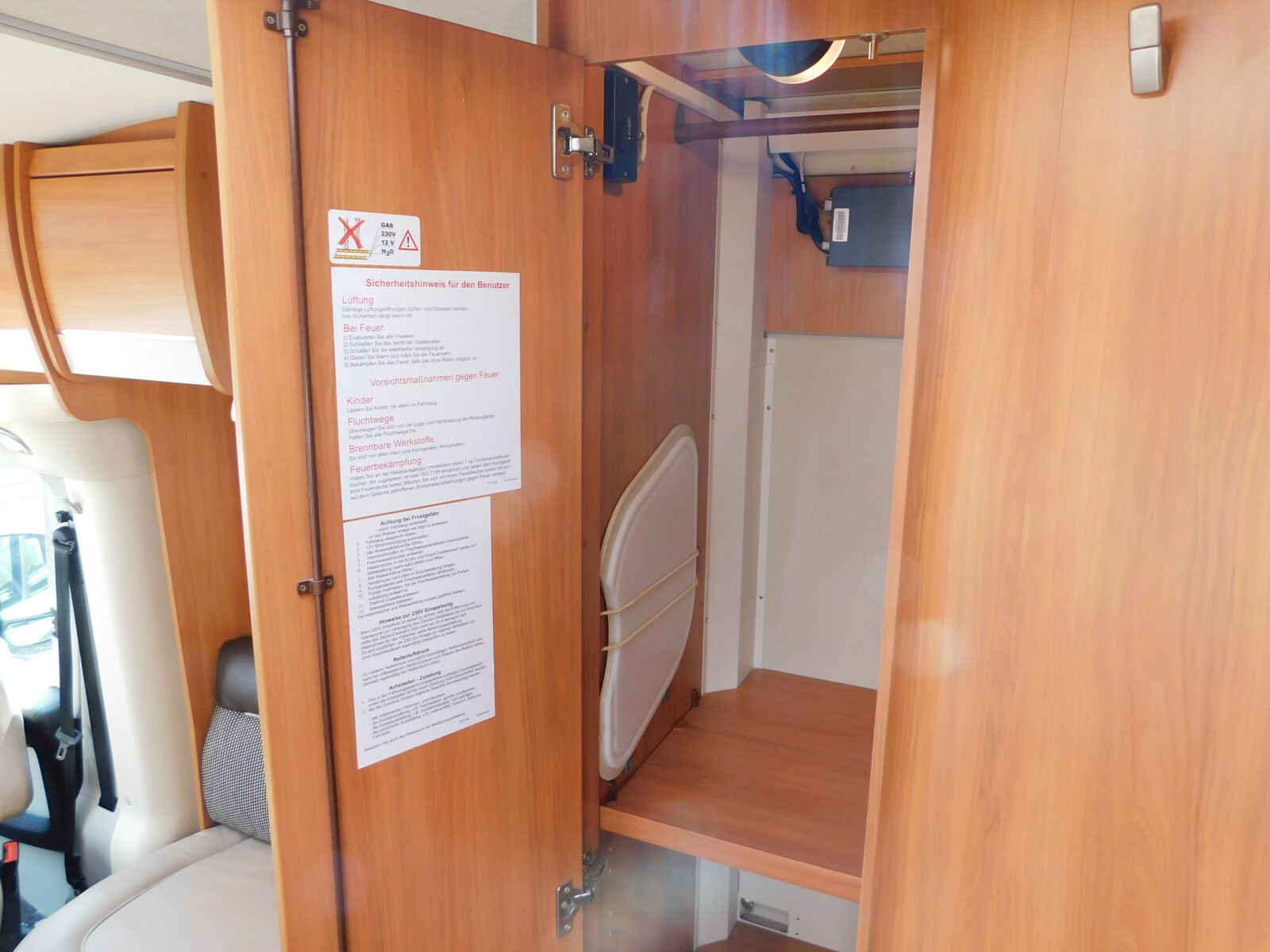 Fahrzeugabbildung HYMER / ERIBA / HYMERCAR Tramp SL 588 Hydraulikstützen,SAT+TV,Doppelboden