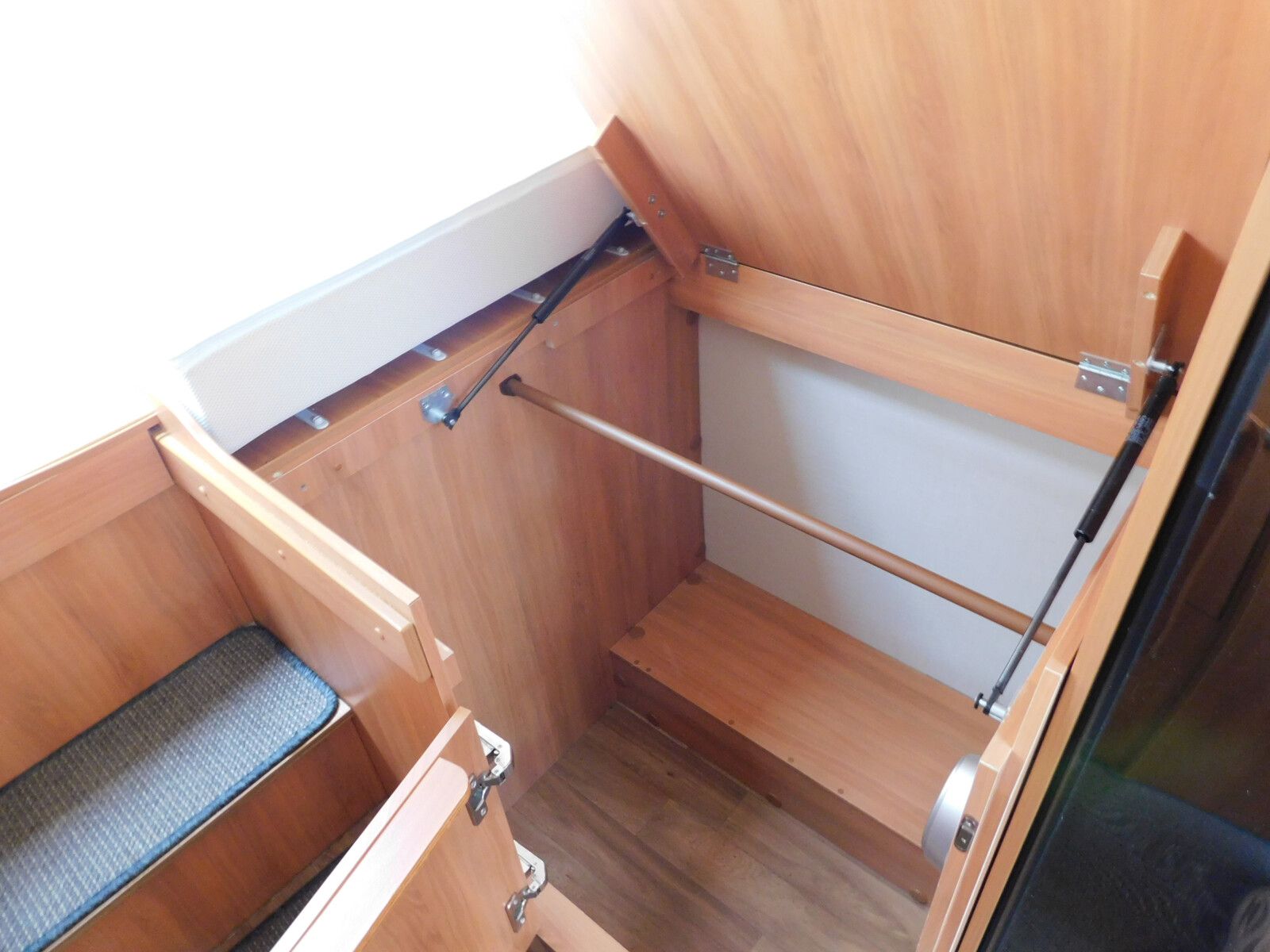 Fahrzeugabbildung HYMER / ERIBA / HYMERCAR Tramp SL 588 Hydraulikstützen,SAT+TV,Doppelboden